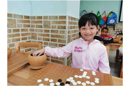 抱著手機(jī)打游戲，不如報(bào)個(gè)圍棋課！